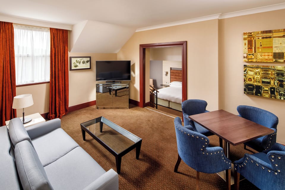 Suite | In-room safe, desk, laptop workspace, blackout drapes