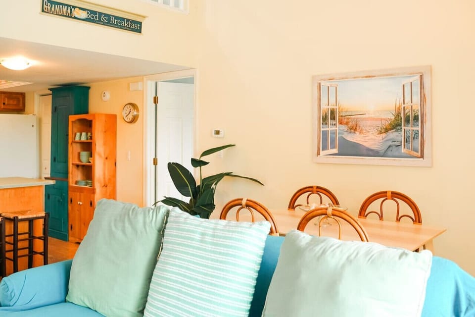 Living & dining.