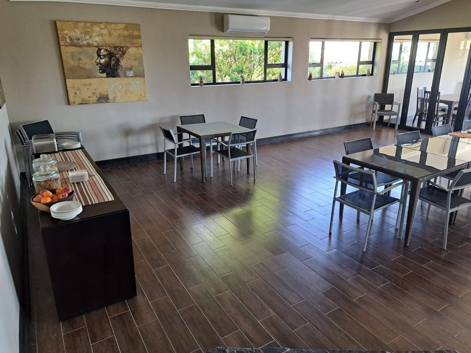 Daily continental breakfast (ZAR 125 per person)