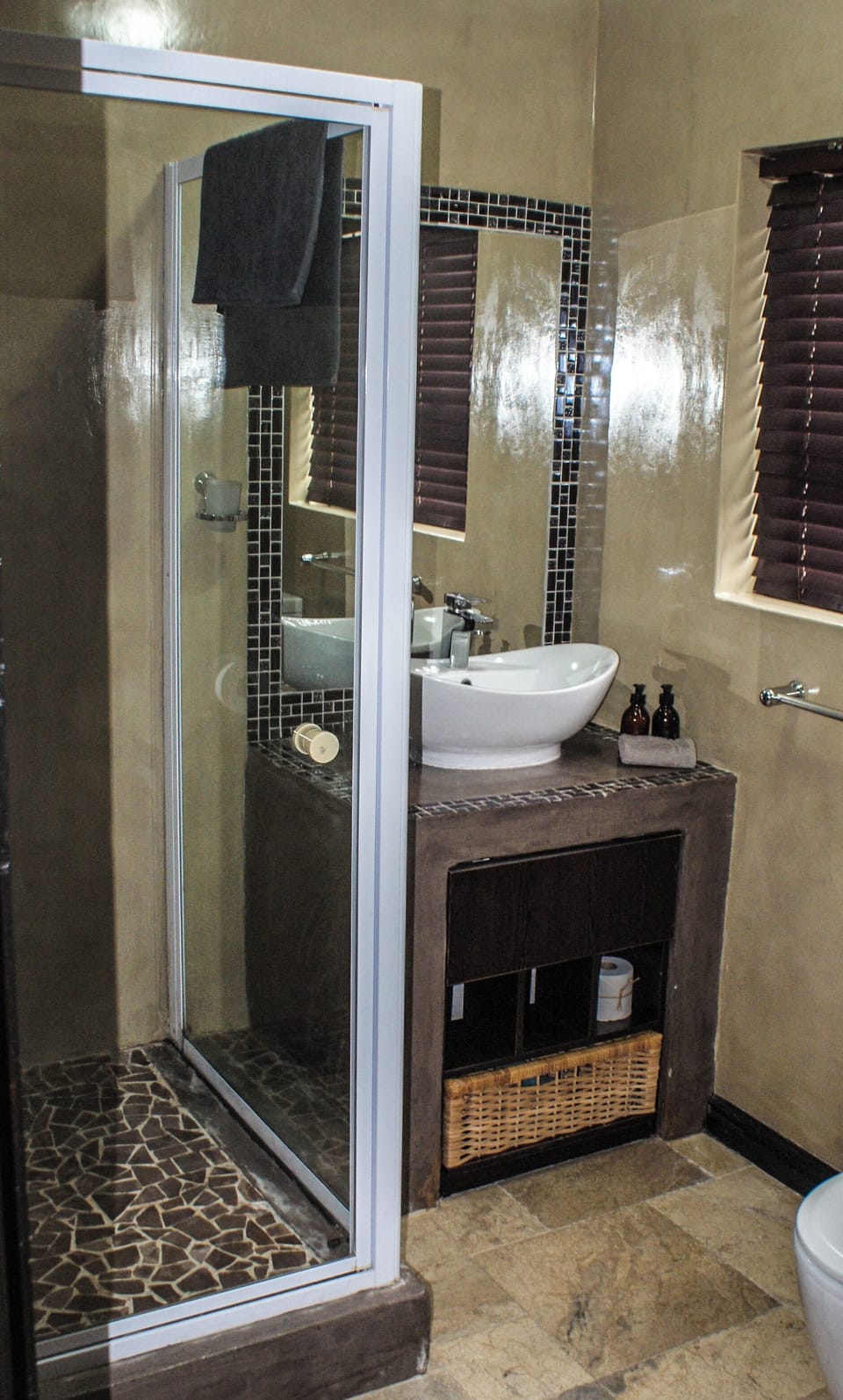 Executive Suite | Bathroom | Hair dryer, towels