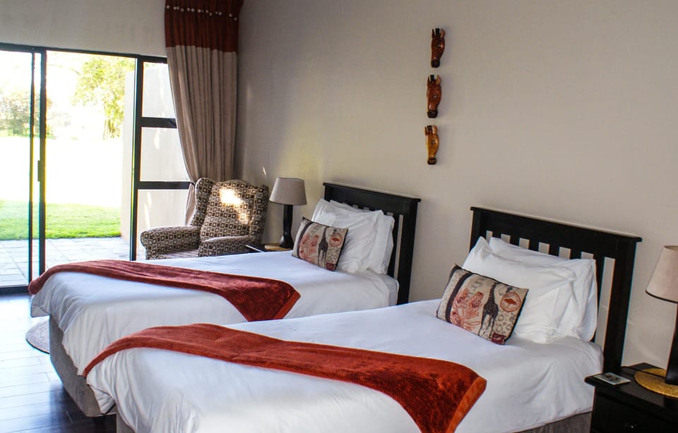 Standard Room | Premium bedding, in-room safe, desk, laptop workspace