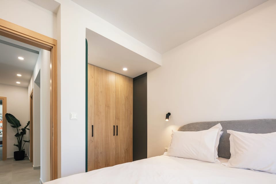 All bedrooms are thoughtfully equipped with A/C, 32’’ smart TVs, wardrobes, and vanities