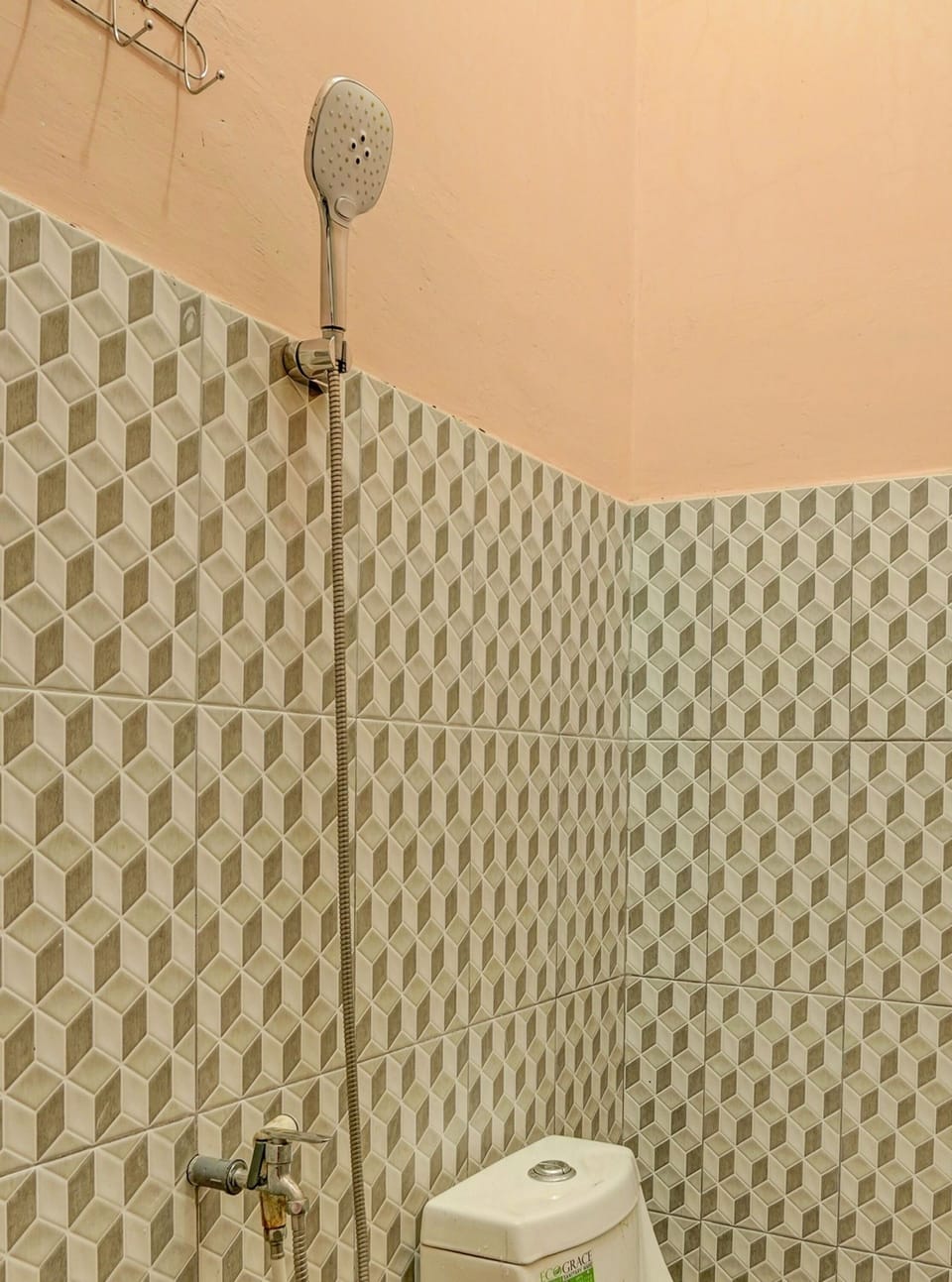Deluxe Double Room | Bathroom | Shower, towels, soap