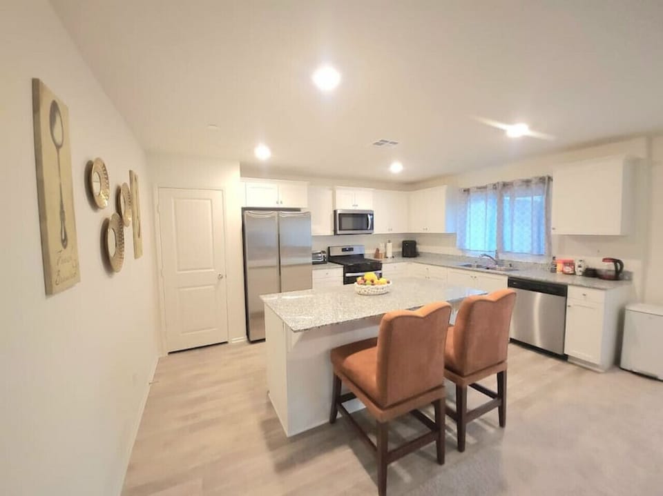 Kitchen island with 2 barstools
