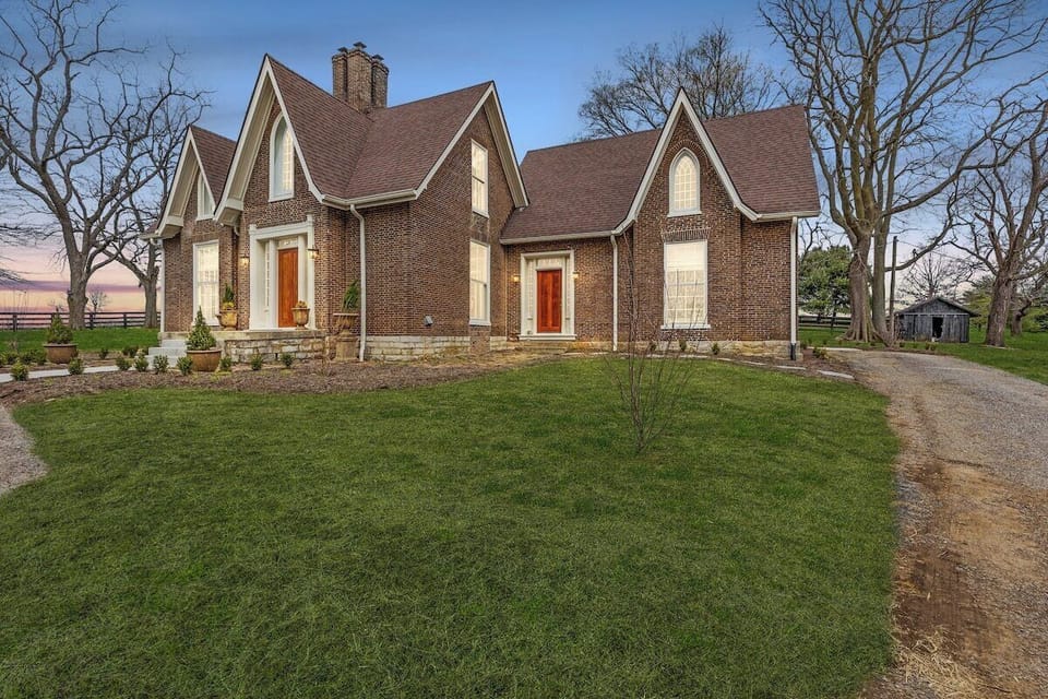 Nighttime/Country Sounds at The Shanklin House is something every guest has to experience! 