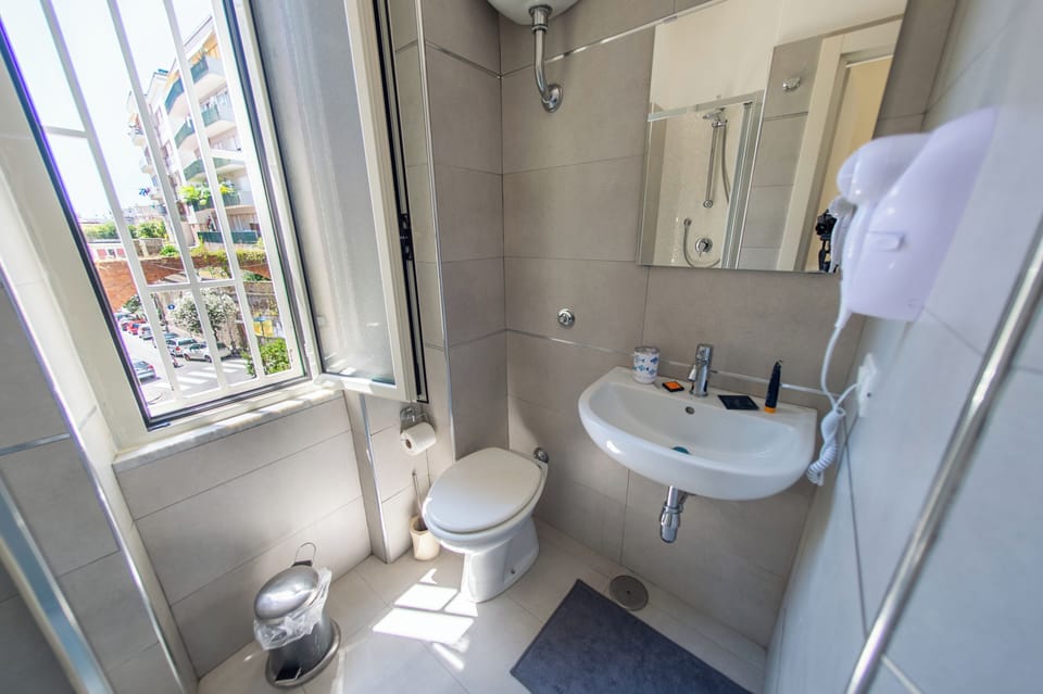 Basic Room | Bathroom | Hair dryer