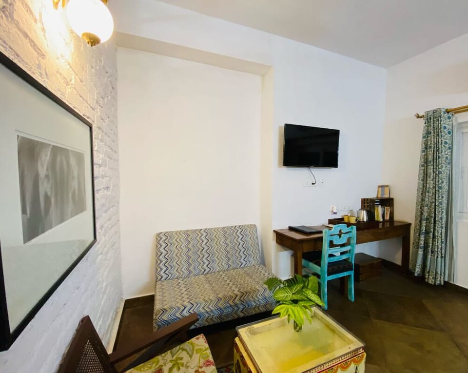 Deluxe Room | 1 bedroom, desk, soundproofing, free WiFi