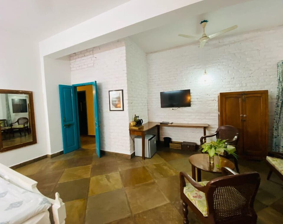 Deluxe Room | 1 bedroom, desk, soundproofing, free WiFi