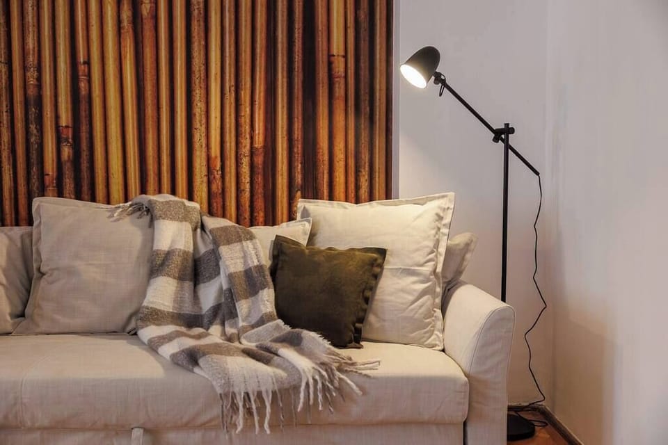 Extendable couch