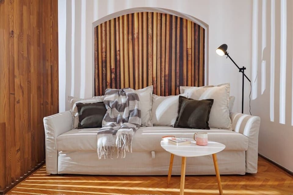 Extendable couch