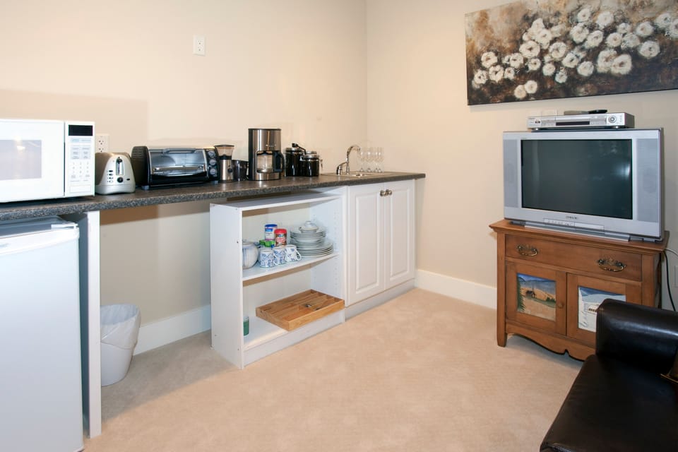 Premium bedding, in-room safe, desk, iron/ironing board (on request)