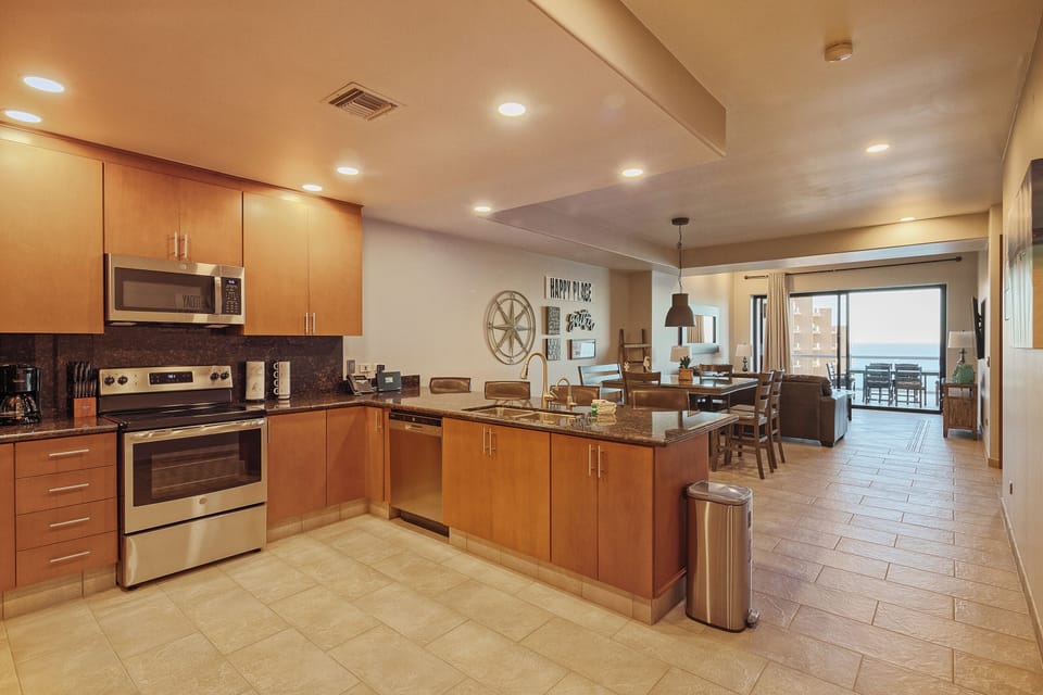 Panoramic Condo | Private kitchen | Full-size fridge, microwave, oven, stovetop