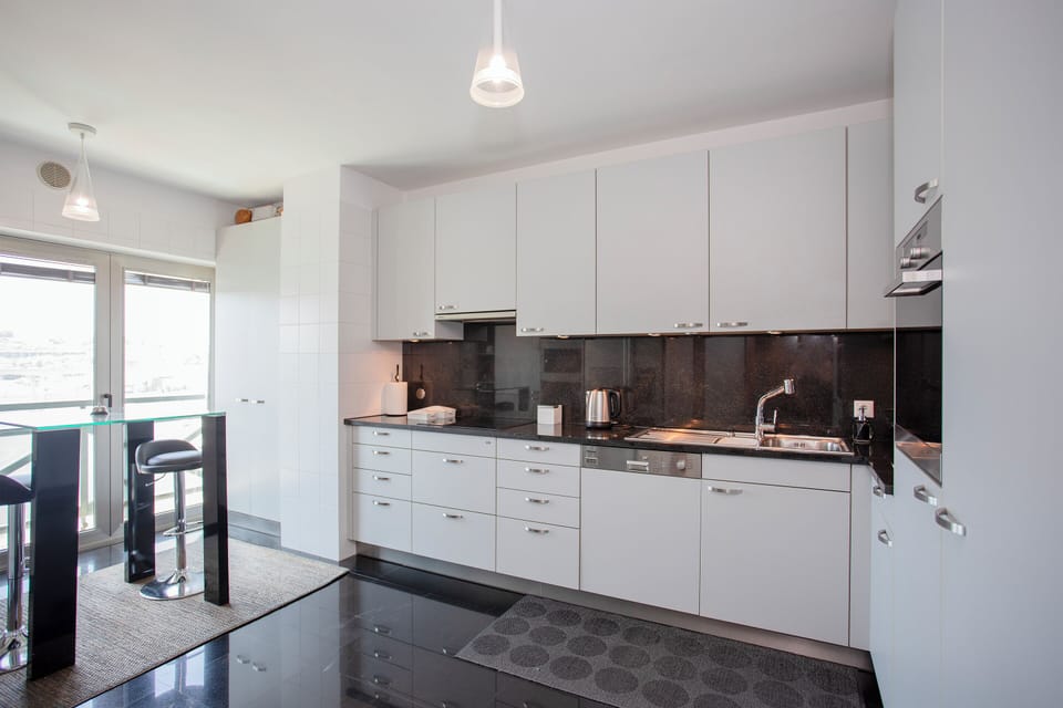 Panoramic Apartment | Private kitchen | Microwave, oven