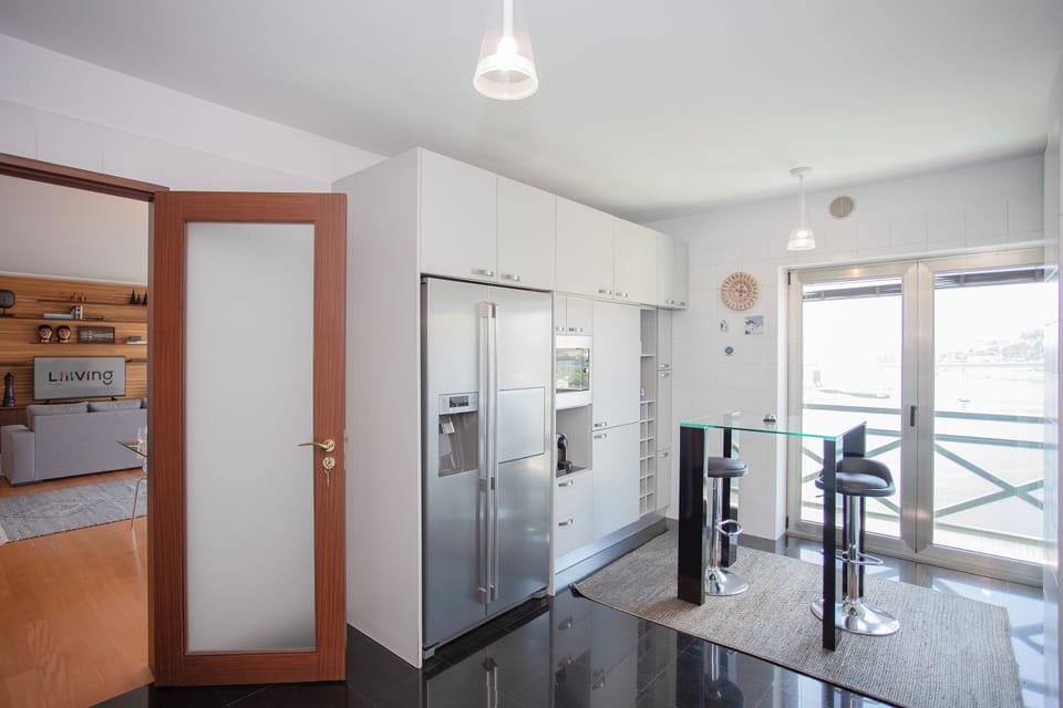 Panoramic Apartment | Private kitchen | Microwave, oven