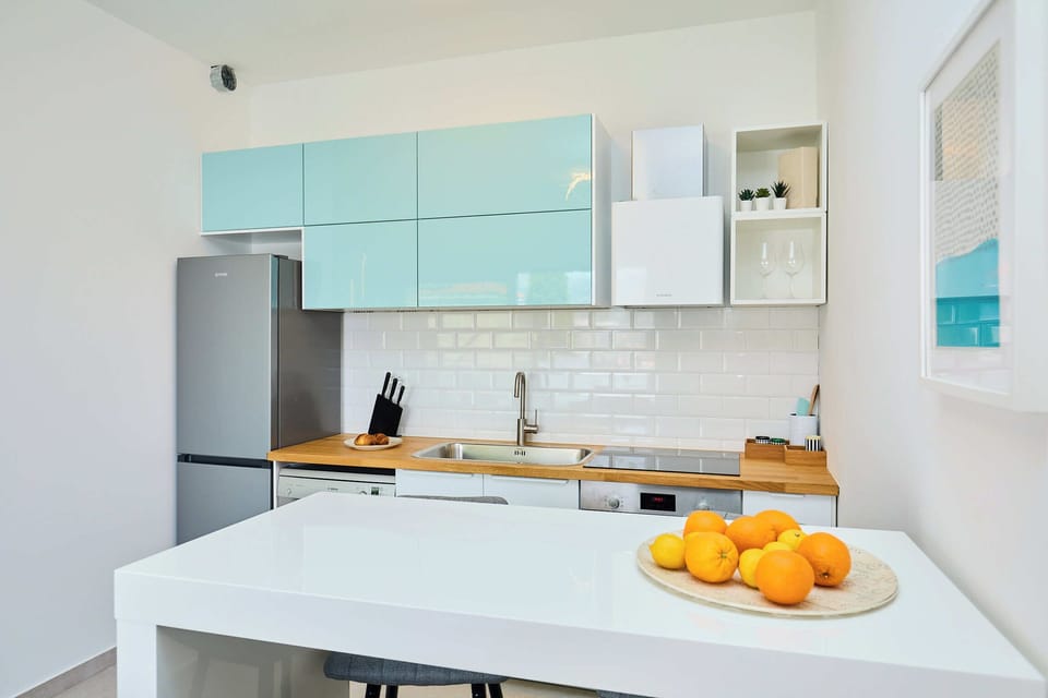 Apartment (1 Bedroom) | Private kitchen | Full-size fridge, oven, stovetop, dishwasher