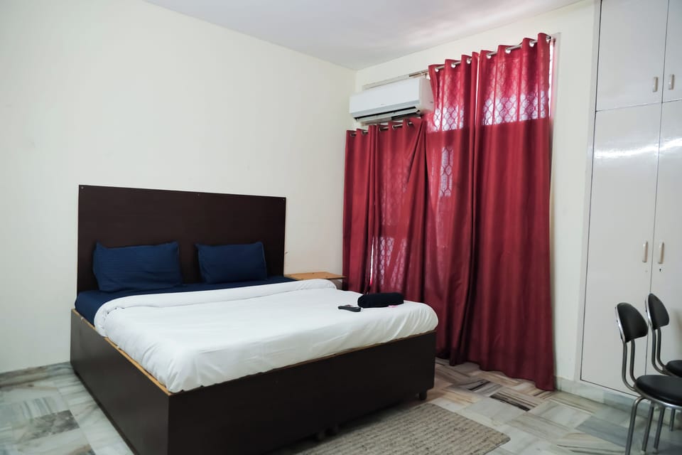 Deluxe Double Room | Premium bedding, desk, soundproofing, free WiFi