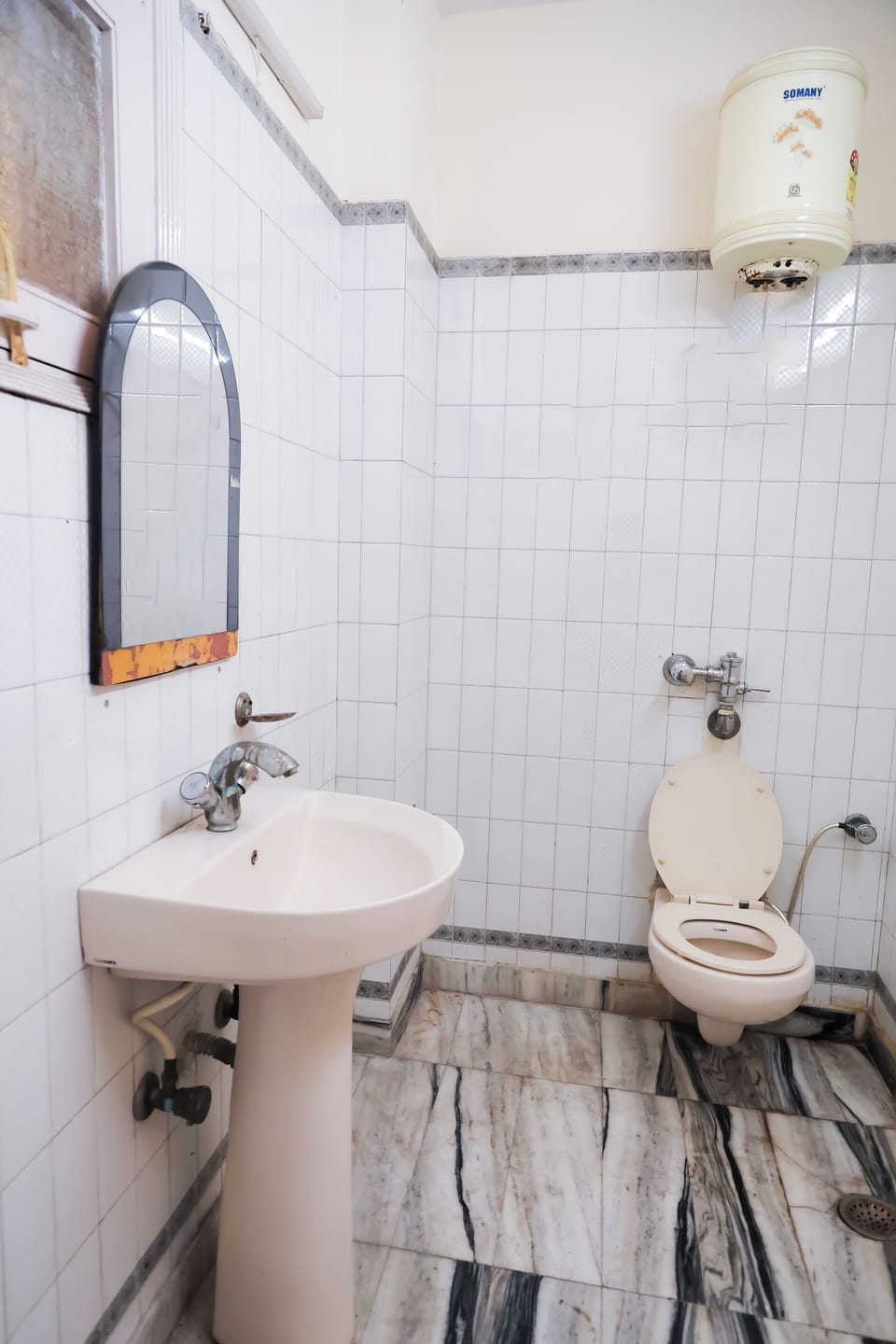 Deluxe Double Room | Bathroom | Shower, slippers, bidet, towels