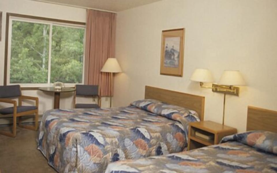 Blackout drapes, free WiFi, bed sheets