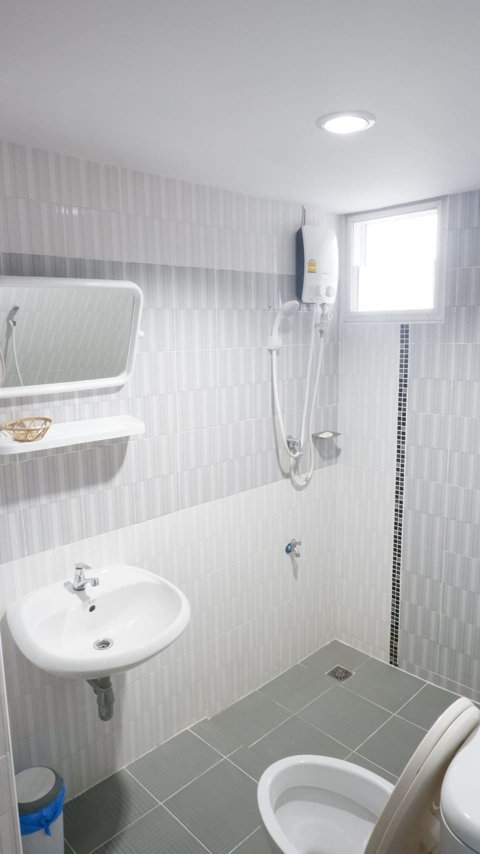Shower, free toiletries, slippers, towels