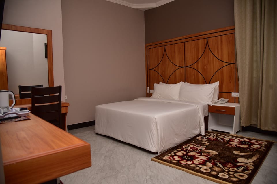 Deluxe Double Room | In-room safe, desk, laptop workspace, soundproofing