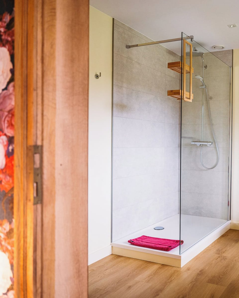 Comfort Room | Bathroom | Free toiletries, hair dryer