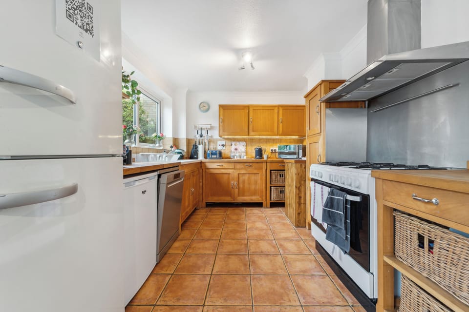 House | Private kitchen | Fridge, microwave, oven, stovetop