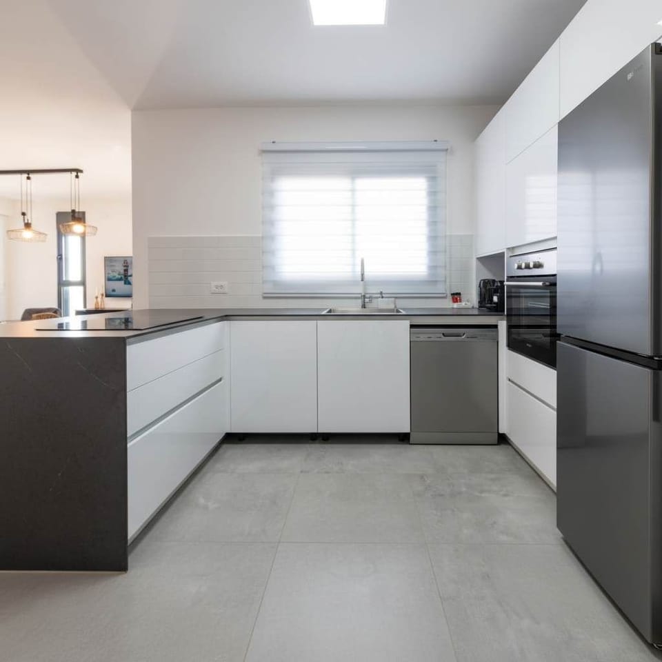 Fully equipped kitchen providing every necessary appliance for effortless everyday cooking.