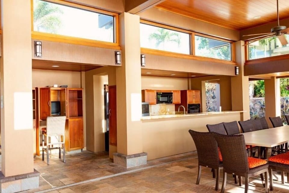 Condo, 2 Bedrooms | Dining