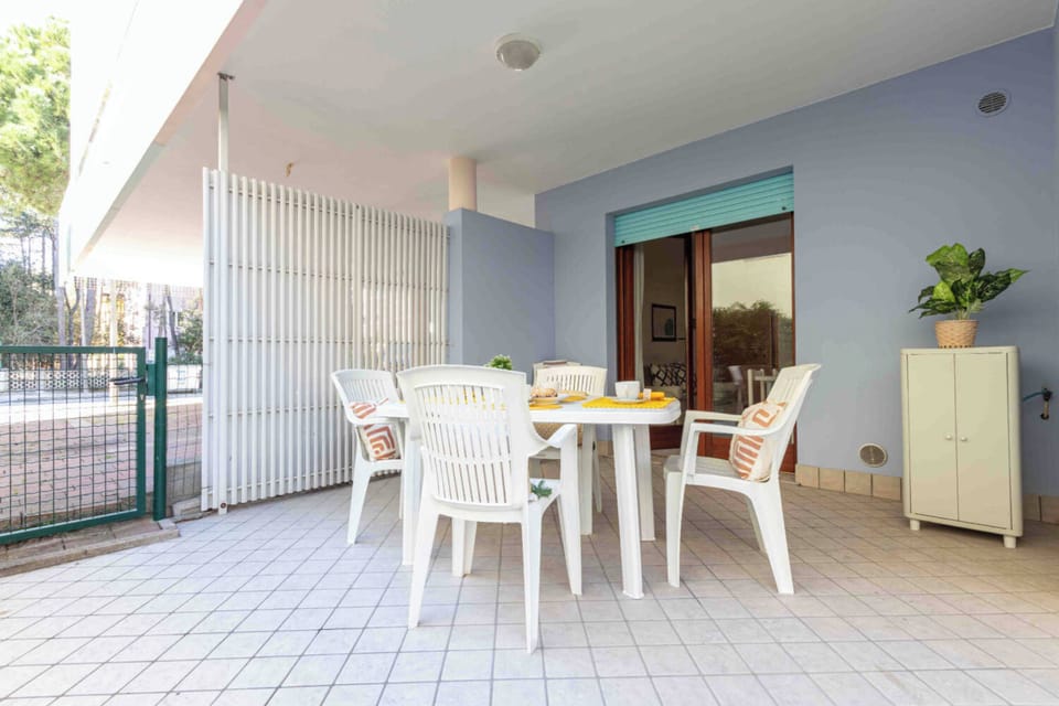Apartment, 2 Bedrooms | Dining room