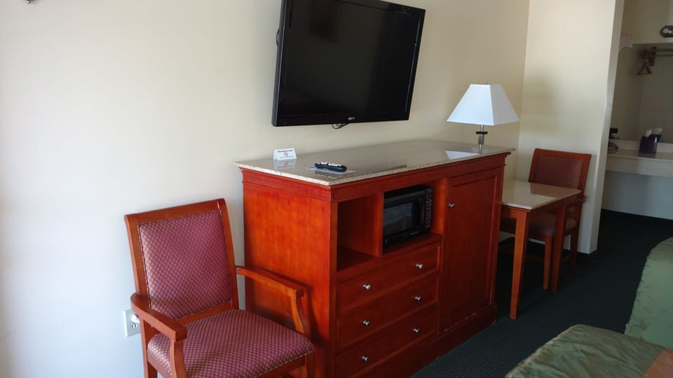 Deluxe Double Room, 2 Queen Beds | Room amenity