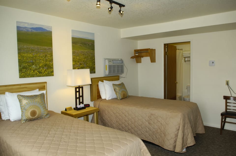 Twin Room | Desk, free WiFi