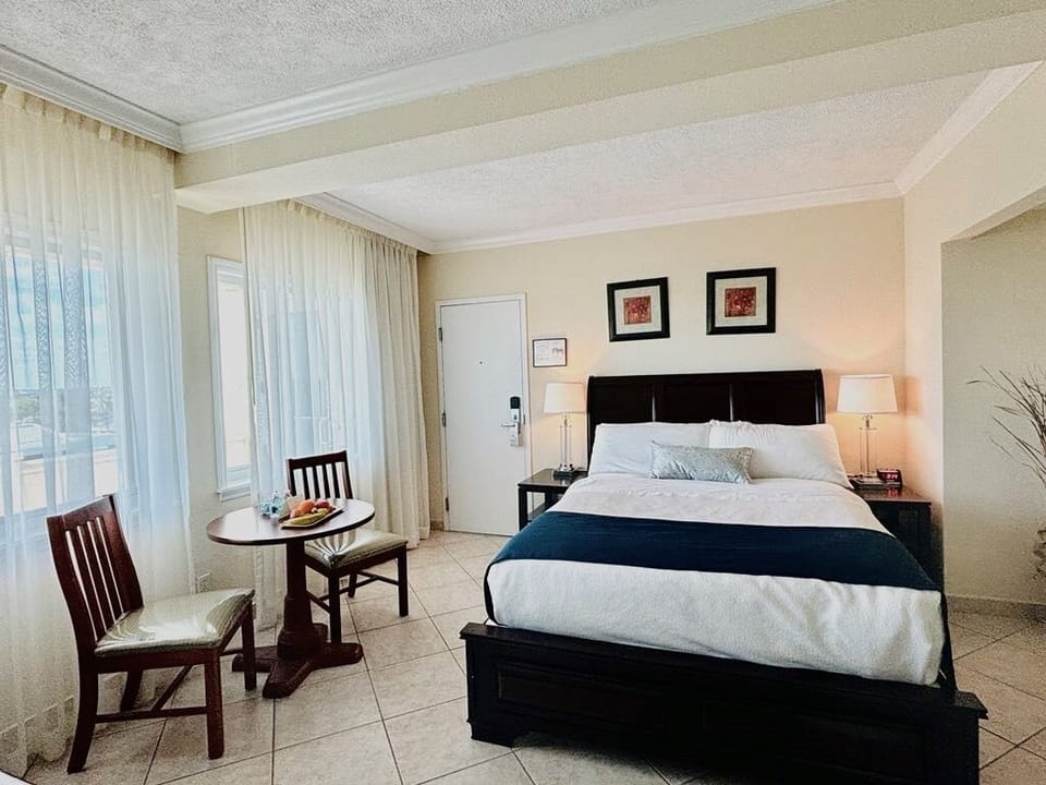 Economy Room, 1 Queen Bed | In-room safe, desk, blackout drapes, iron/ironing board