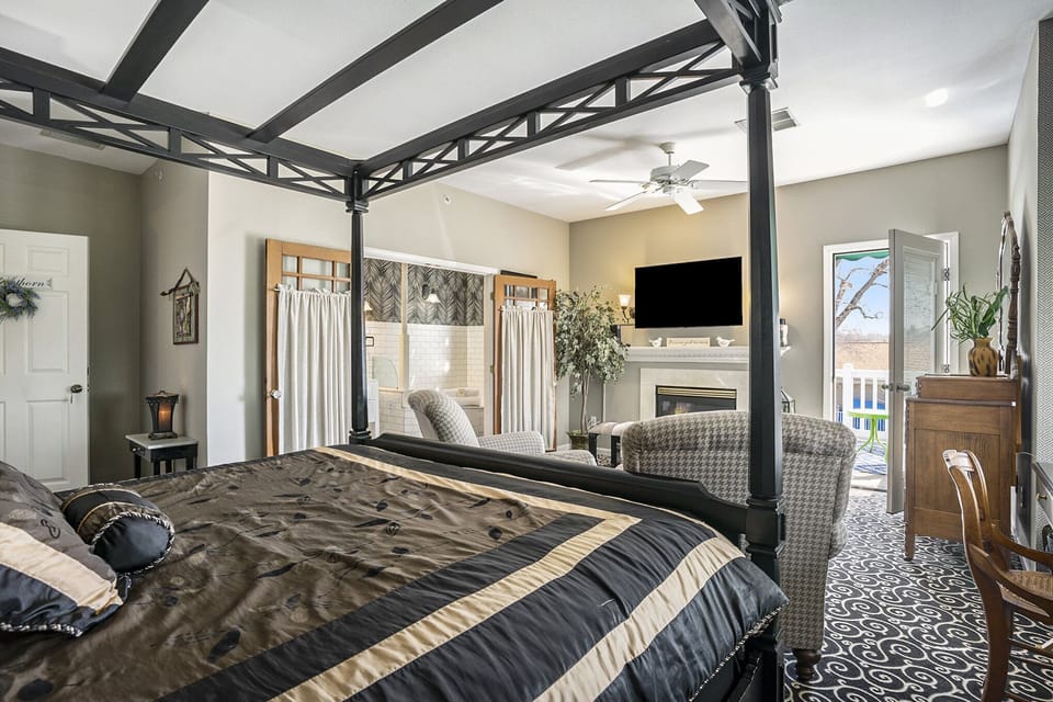 Hawthorn Suite | 1 bedroom, iron/ironing board, free WiFi