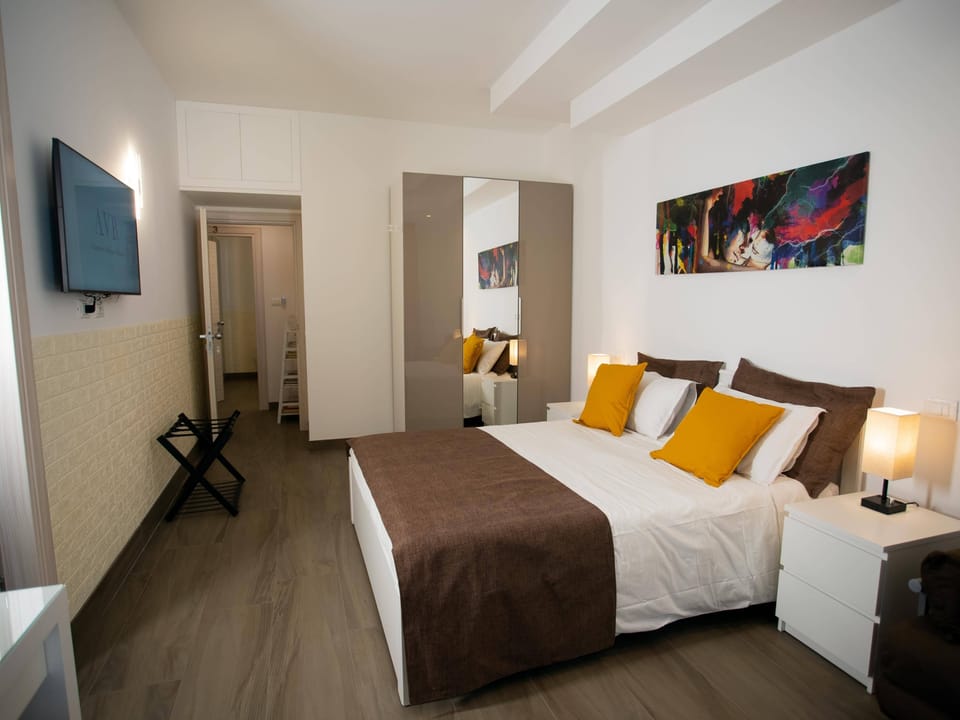 Deluxe Triple Room | In-room safe, desk, laptop workspace, blackout drapes