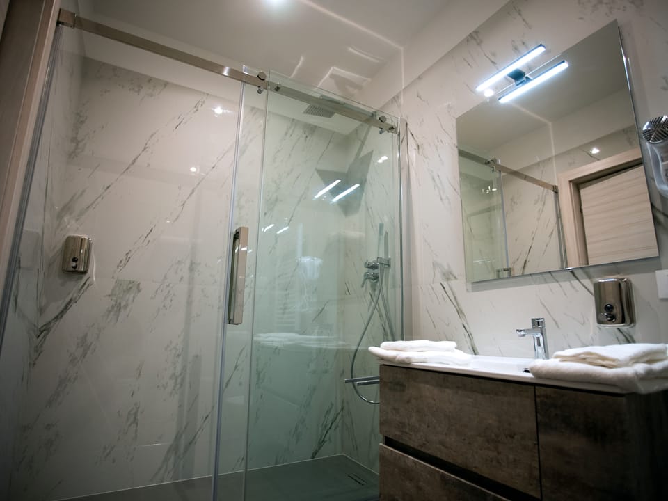 Family Quadruple Room | Bathroom | Shower, rainfall showerhead, eco-friendly toiletries, hair dryer