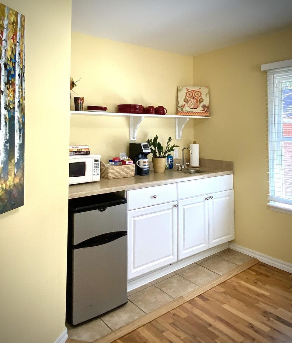 Microwave, coffee/tea maker