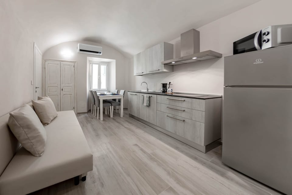 Living area (2)