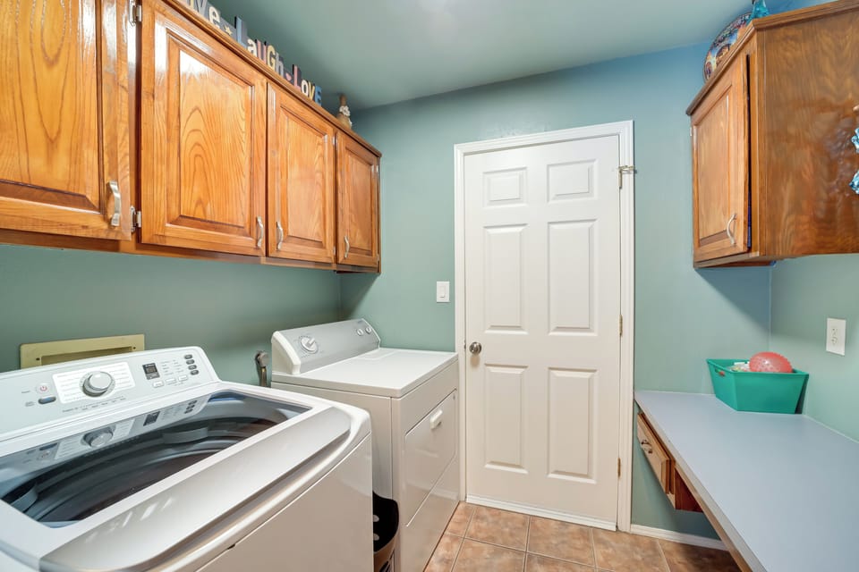 Laundry Area | Washer/Dryer | Hangers | Iron/Board | Trash Bags/Paper Towels