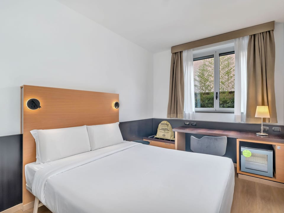 Standard Double Room | Down comforters, in-room safe, desk, soundproofing