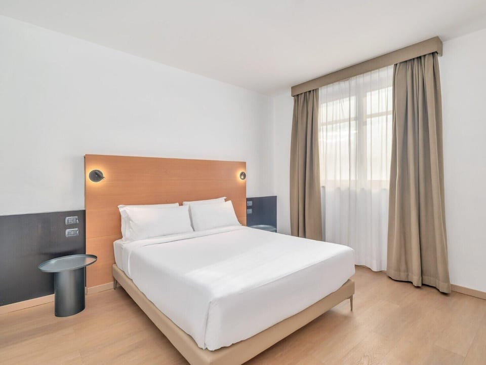 Superior Double Room | Down comforters, in-room safe, desk, soundproofing