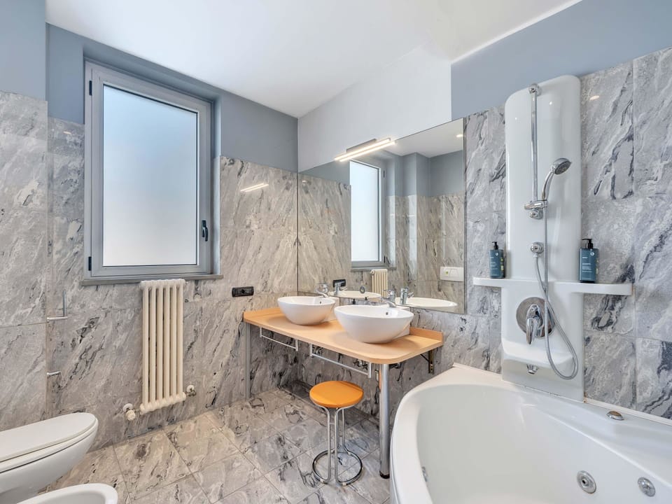 Superior Suite | Bathroom | Rainfall showerhead, hair dryer, bidet, towels