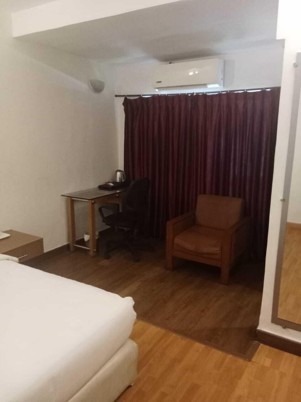 Premium Room | Premium bedding, in-room safe, desk, blackout drapes