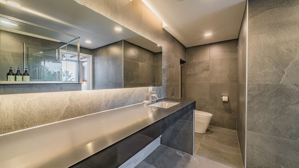 Gaon Pool: Base6 / Max10 pax - Heating fee KRW150k (D/C offer KRW100k, Warm Pool Not Avail Jul-Aug) | Bathroom | Hydromassage showerhead, hair dryer, bidet, towels