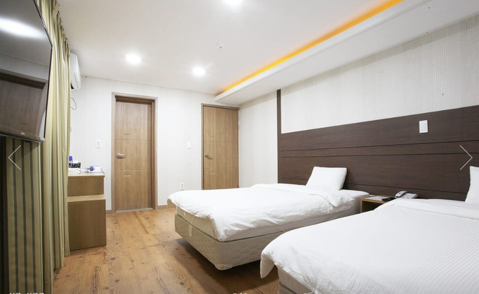 Twin Room | Free WiFi, bed sheets