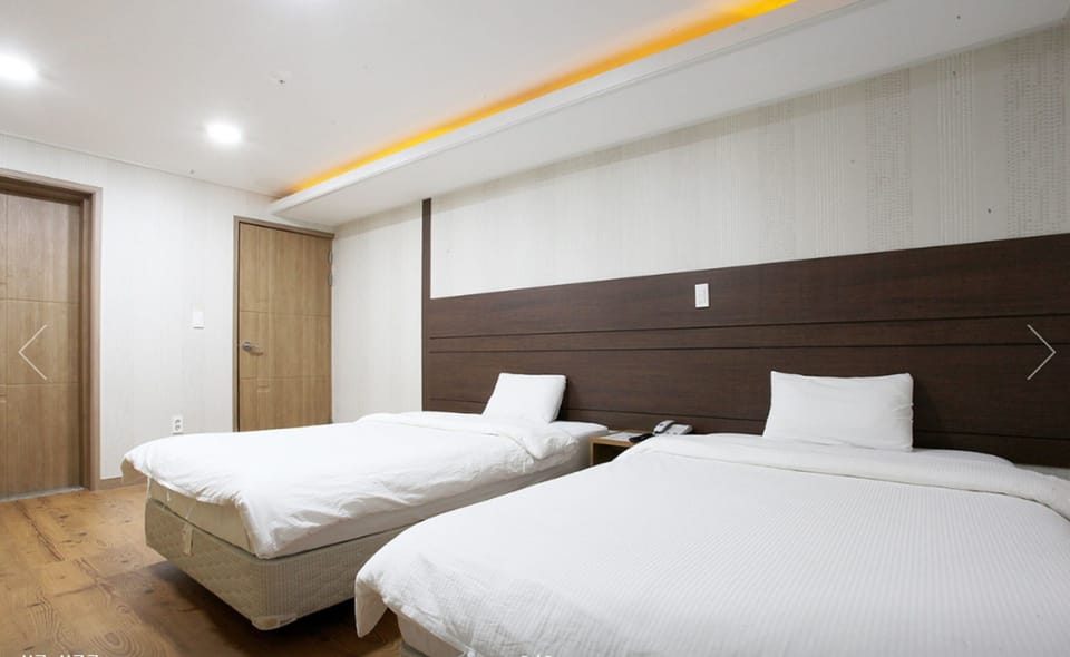 Twin Room | Free WiFi, bed sheets
