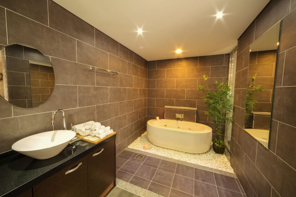 Suite | Deep soaking bathtub