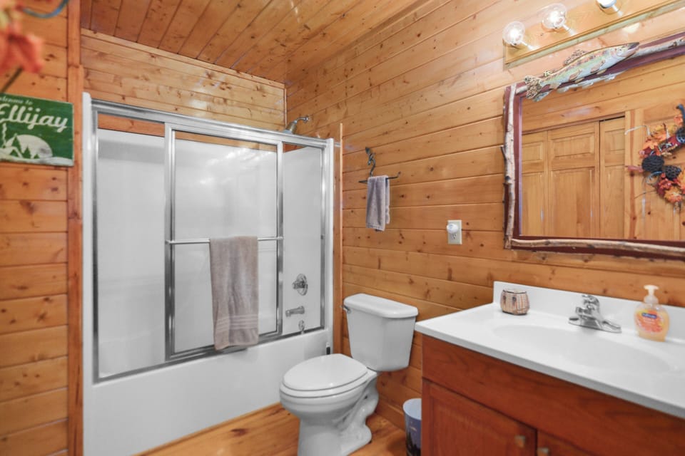 Main level bathroom with tub/ shower combo and single vanity 