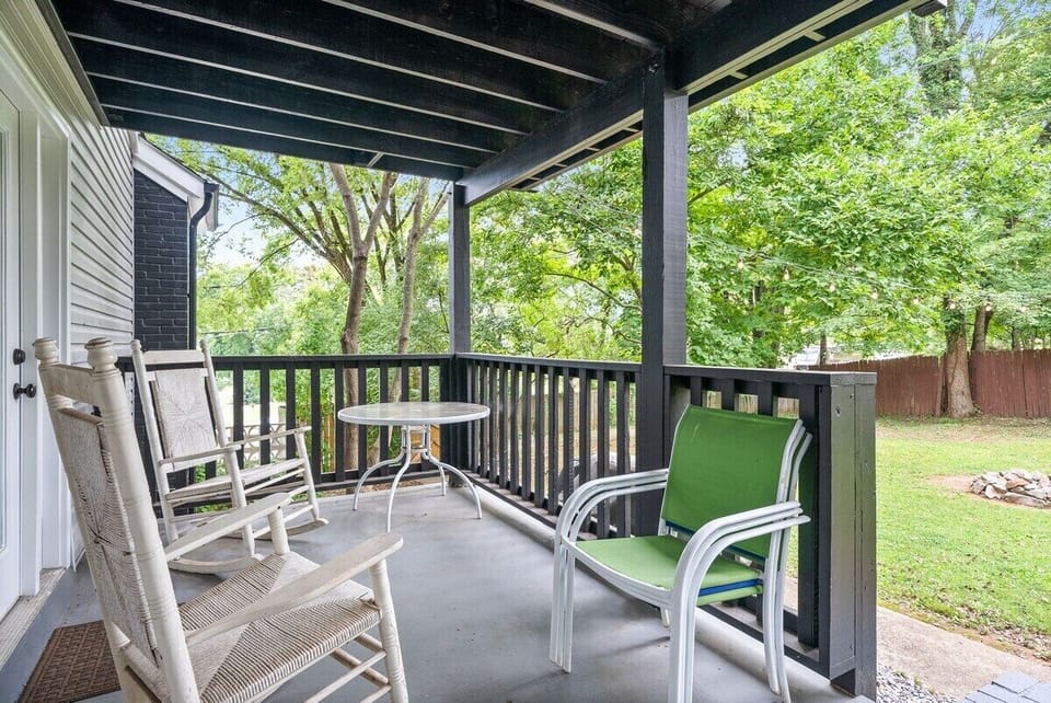 Exterior-Outsidepatiotableandchairs2