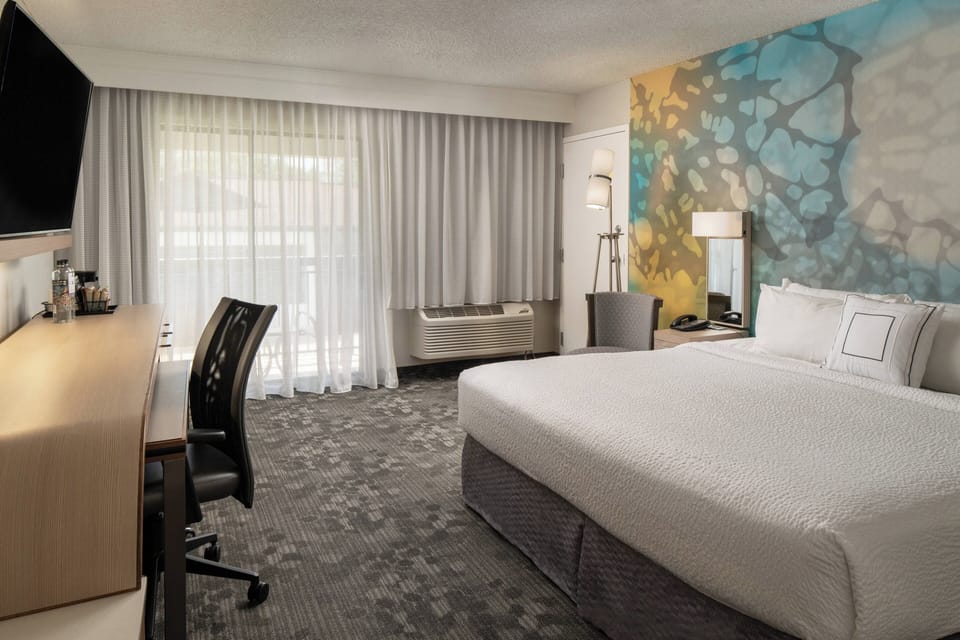Premium bedding, pillowtop beds, in-room safe, individually decorated