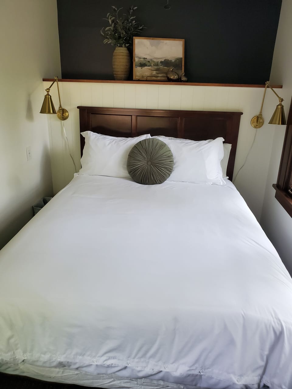 Main floor Queen bedroom